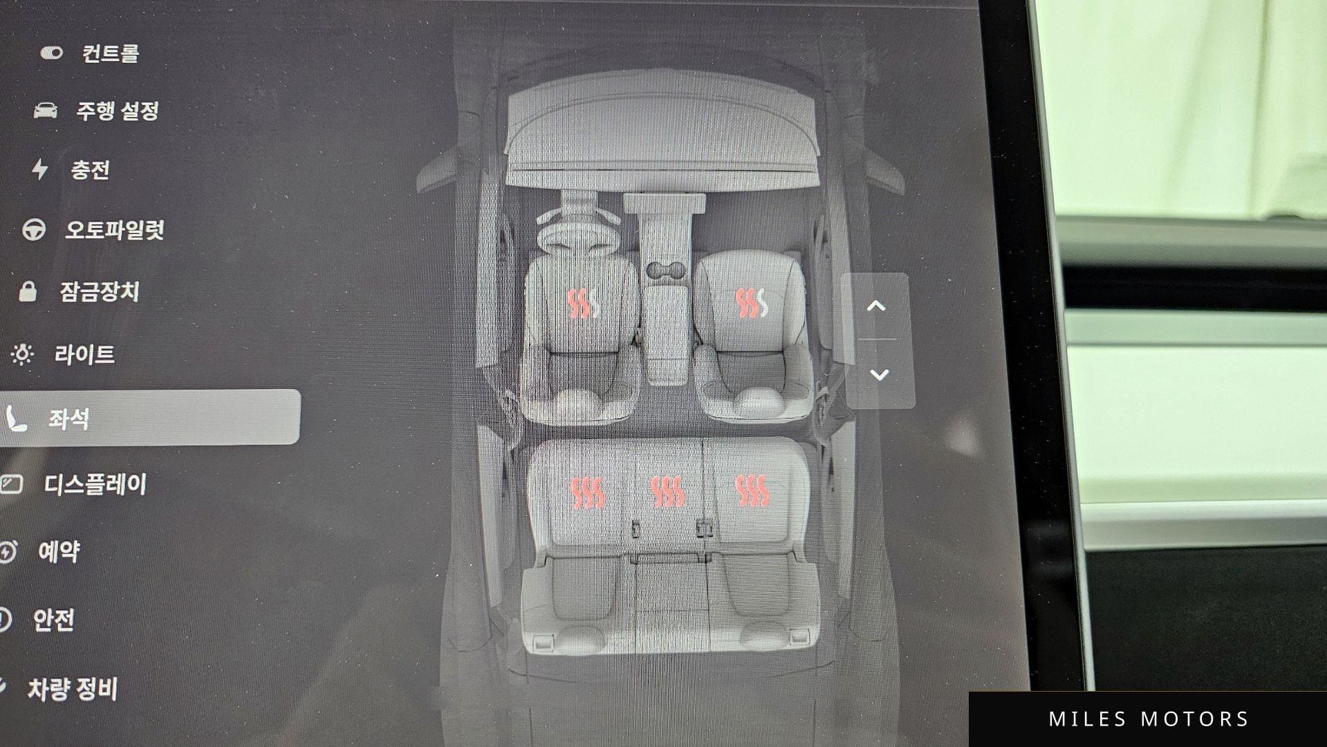 Tesla Model Y 2022 — миниатюра 18