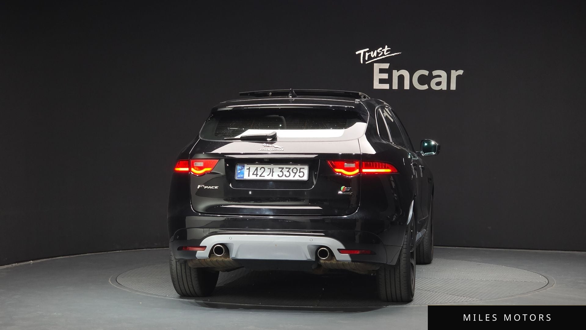 Jaguar F-PACE 2017 — миниатюра 4