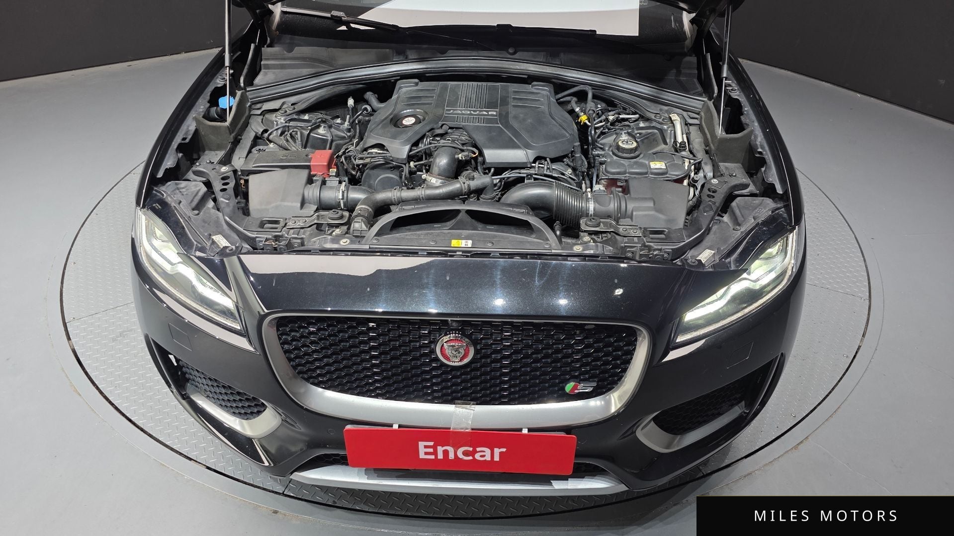 Jaguar F-PACE 2017 — миниатюра 6