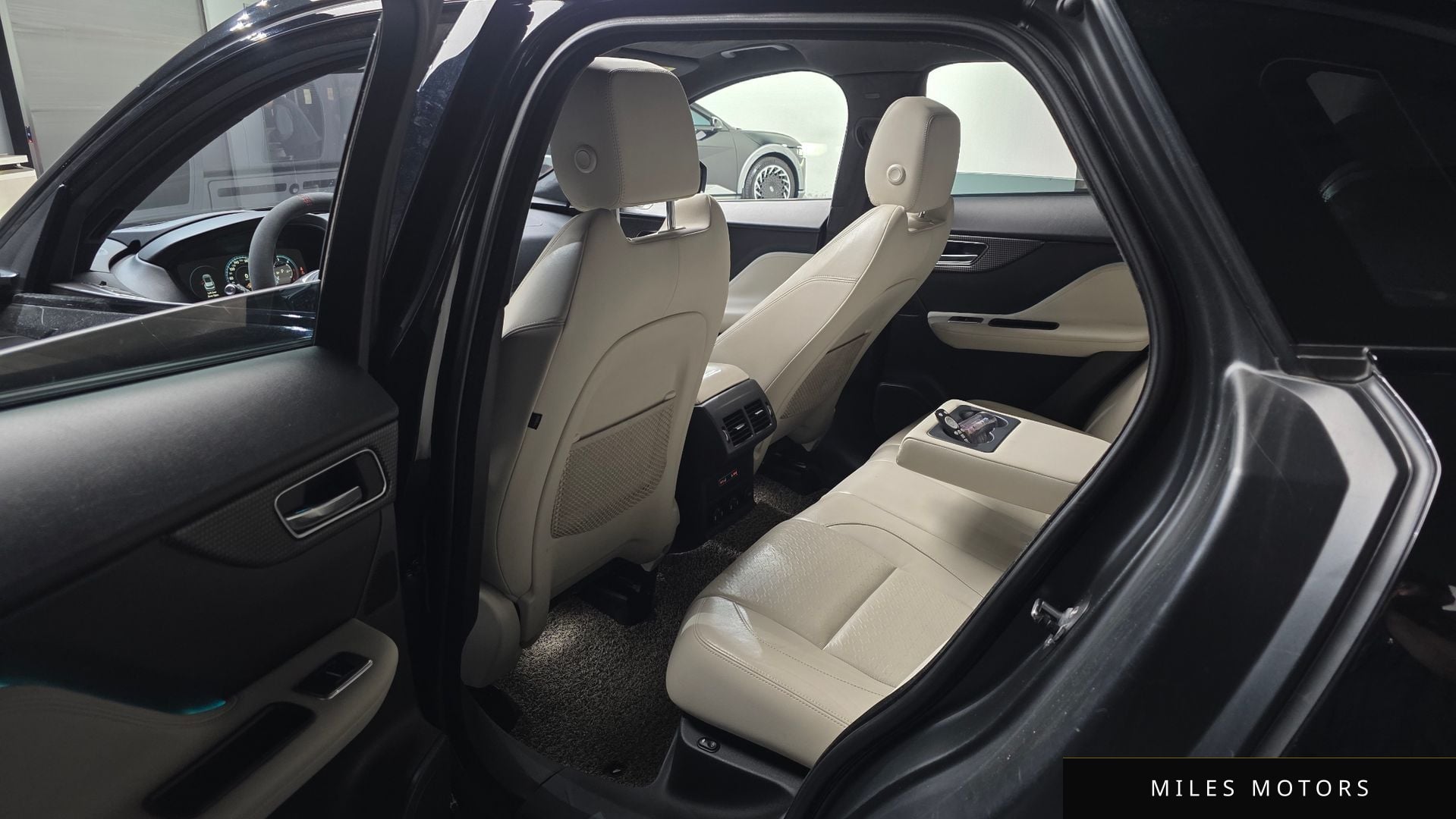 Jaguar F-PACE 2017 — миниатюра 11