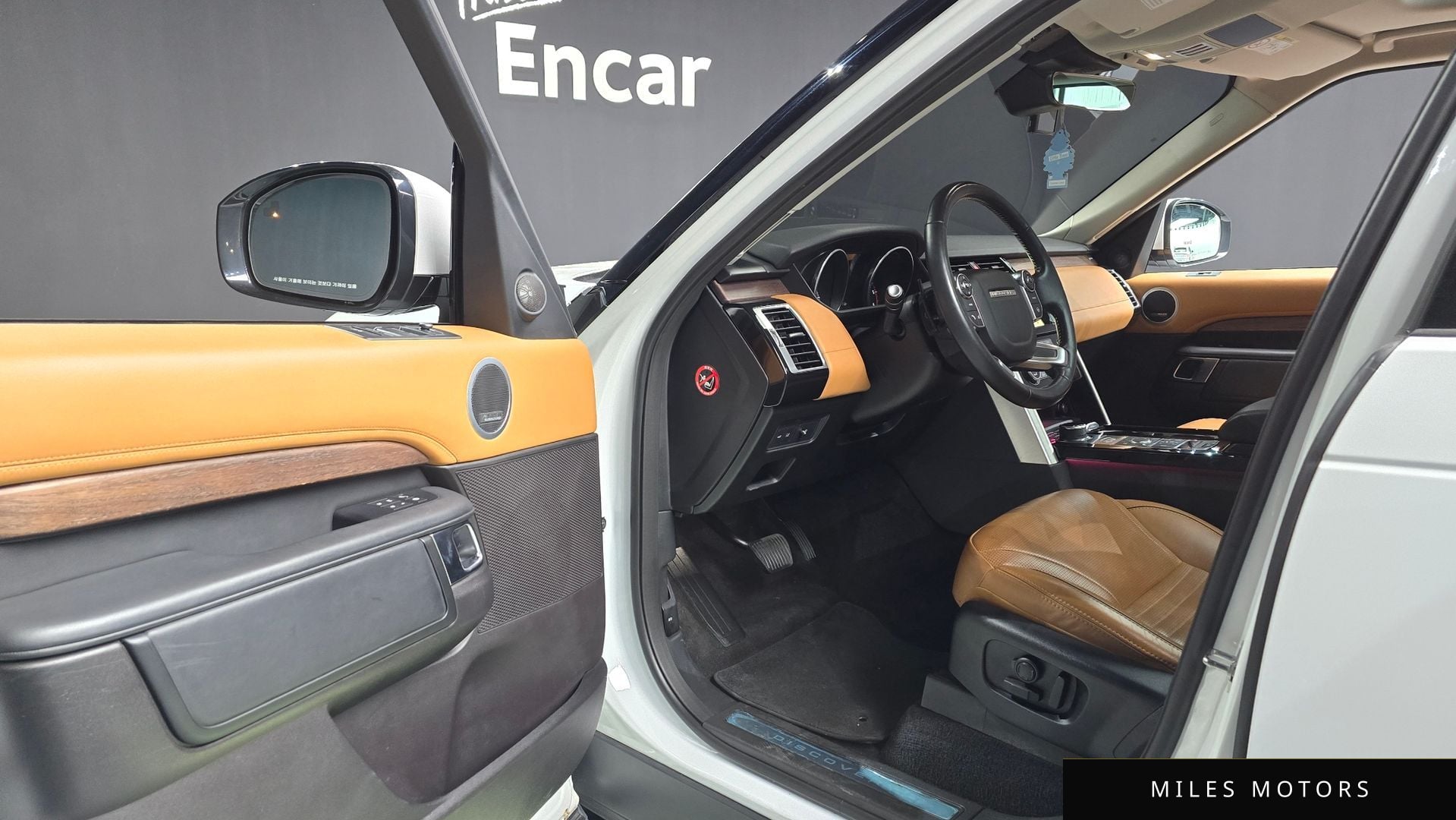 Land Rover Discovery 2017 — миниатюра 12