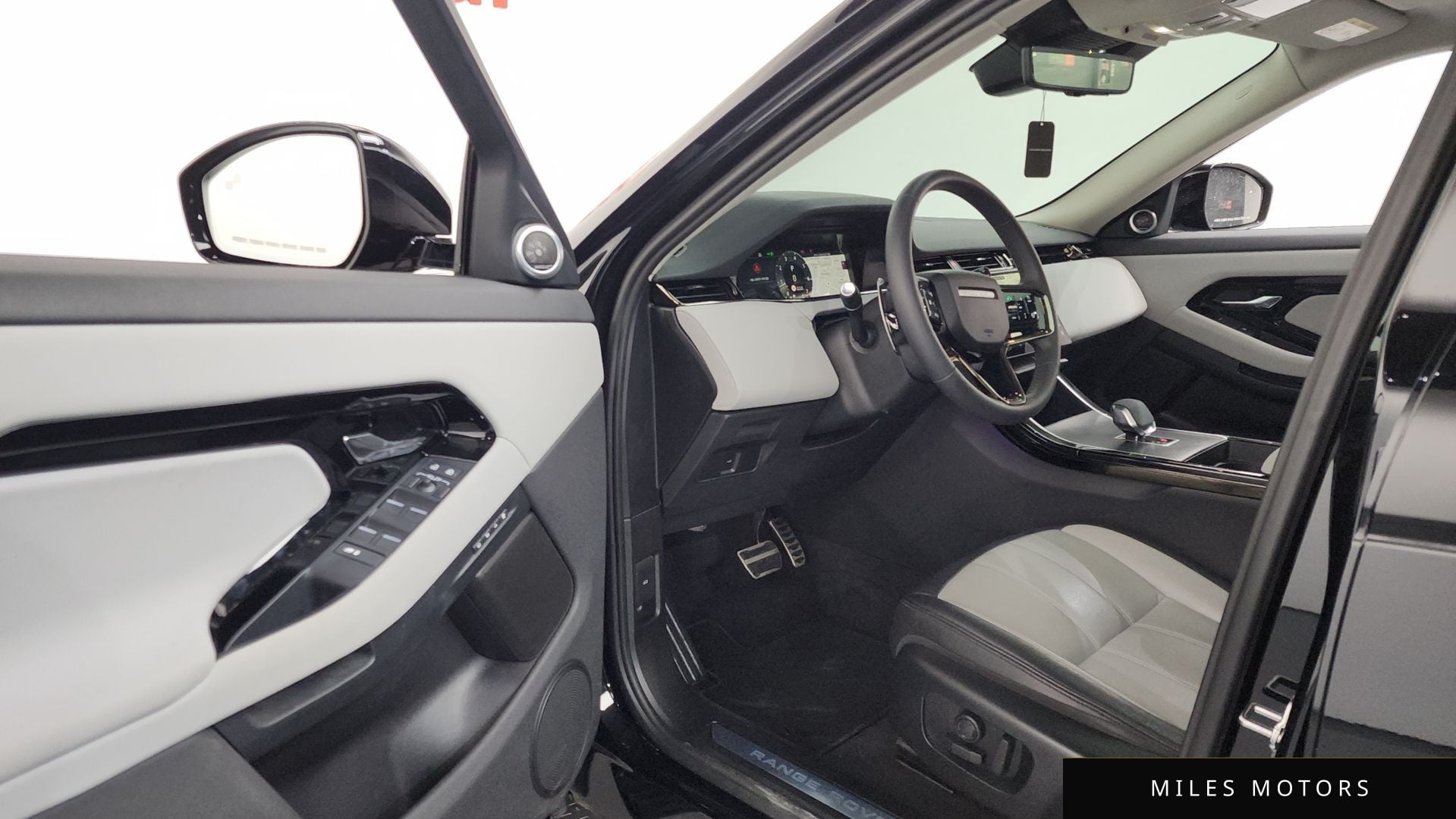 Land Rover Range Rover Evoque 2025 — миниатюра 7