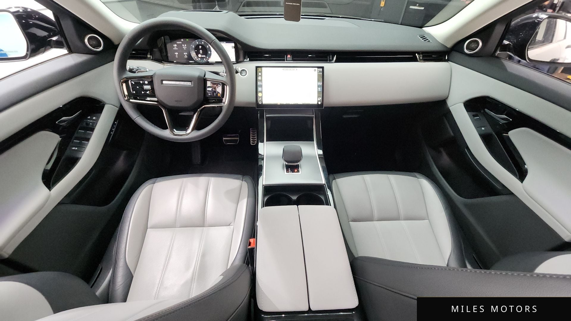 Land Rover Range Rover Evoque 2025 — миниатюра 11