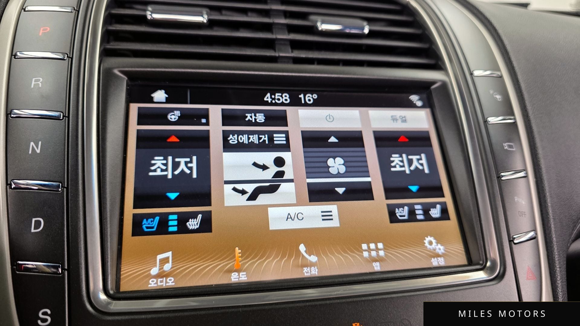 Lincoln MKX 2017 — миниатюра 31