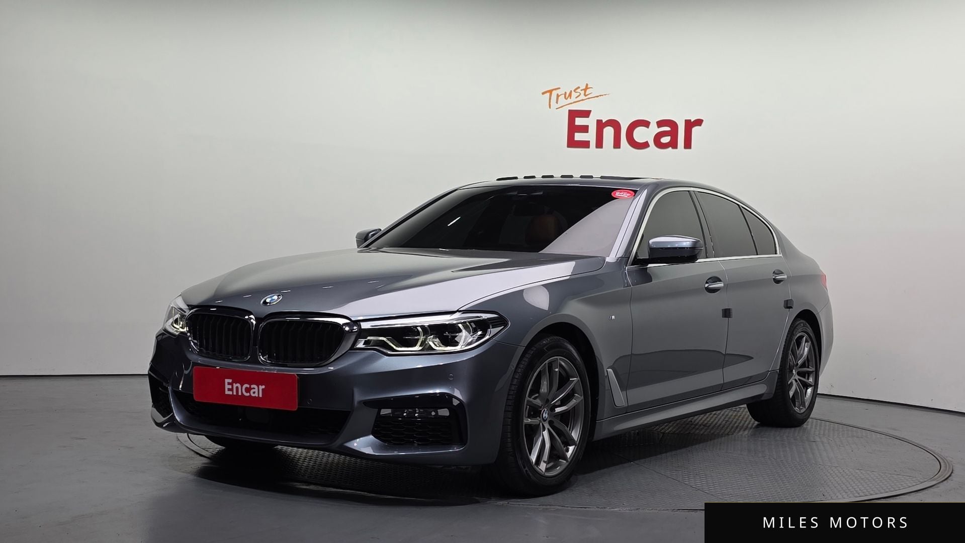 BMW 5 Series (G30) 2018 — фото 1 из 12