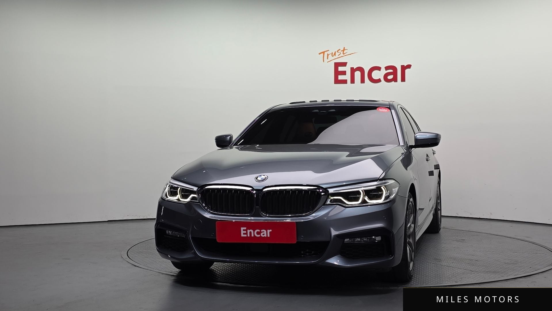 BMW 5 Series (G30) 2018 — миниатюра 3