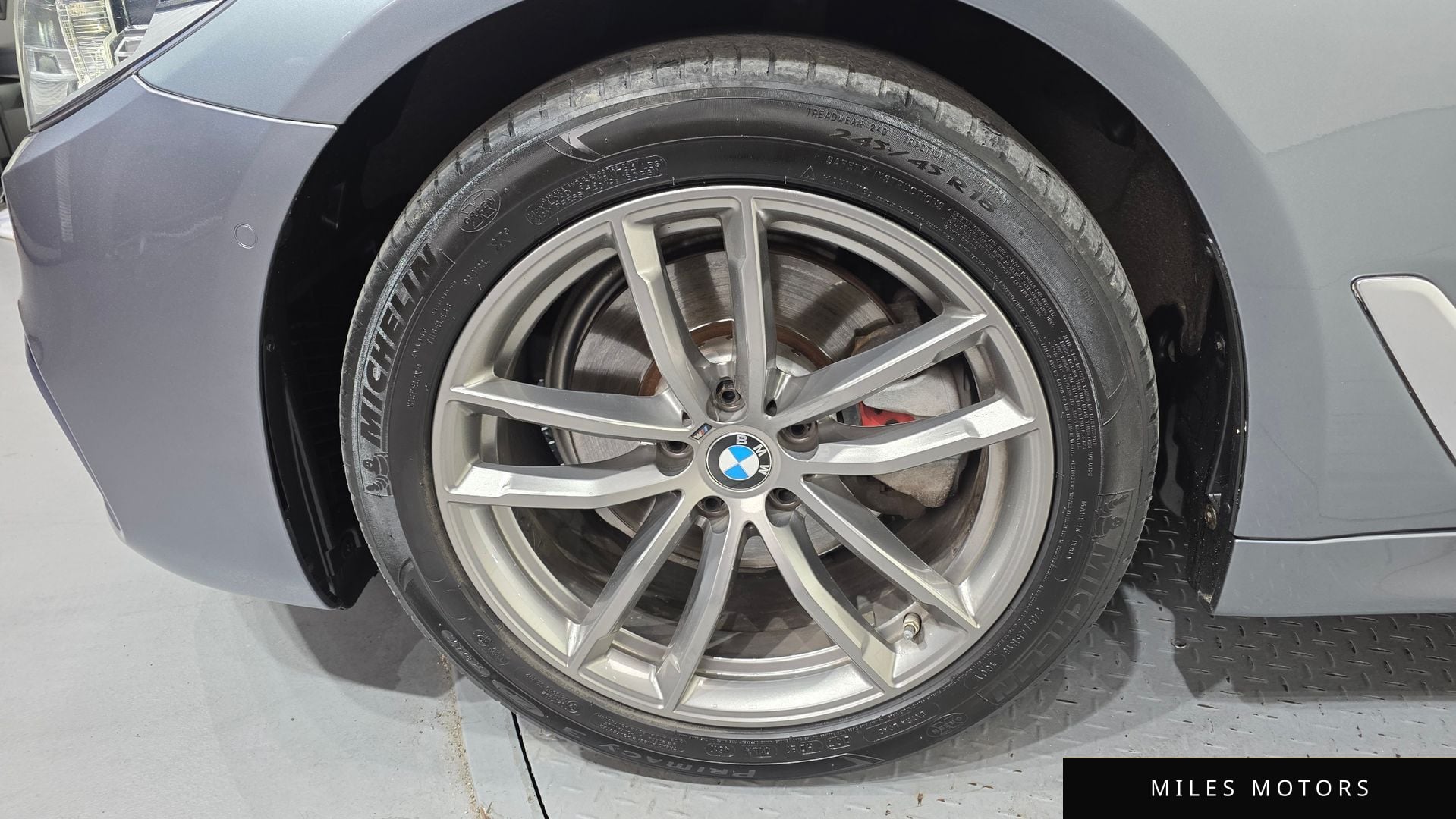 BMW 5 Series (G30) 2018 — миниатюра 5