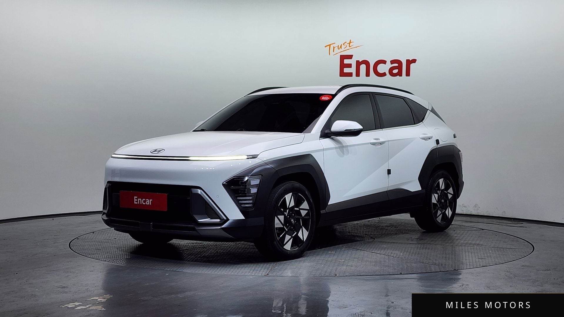 Hyundai Kona 2023 — фото 1 из 12