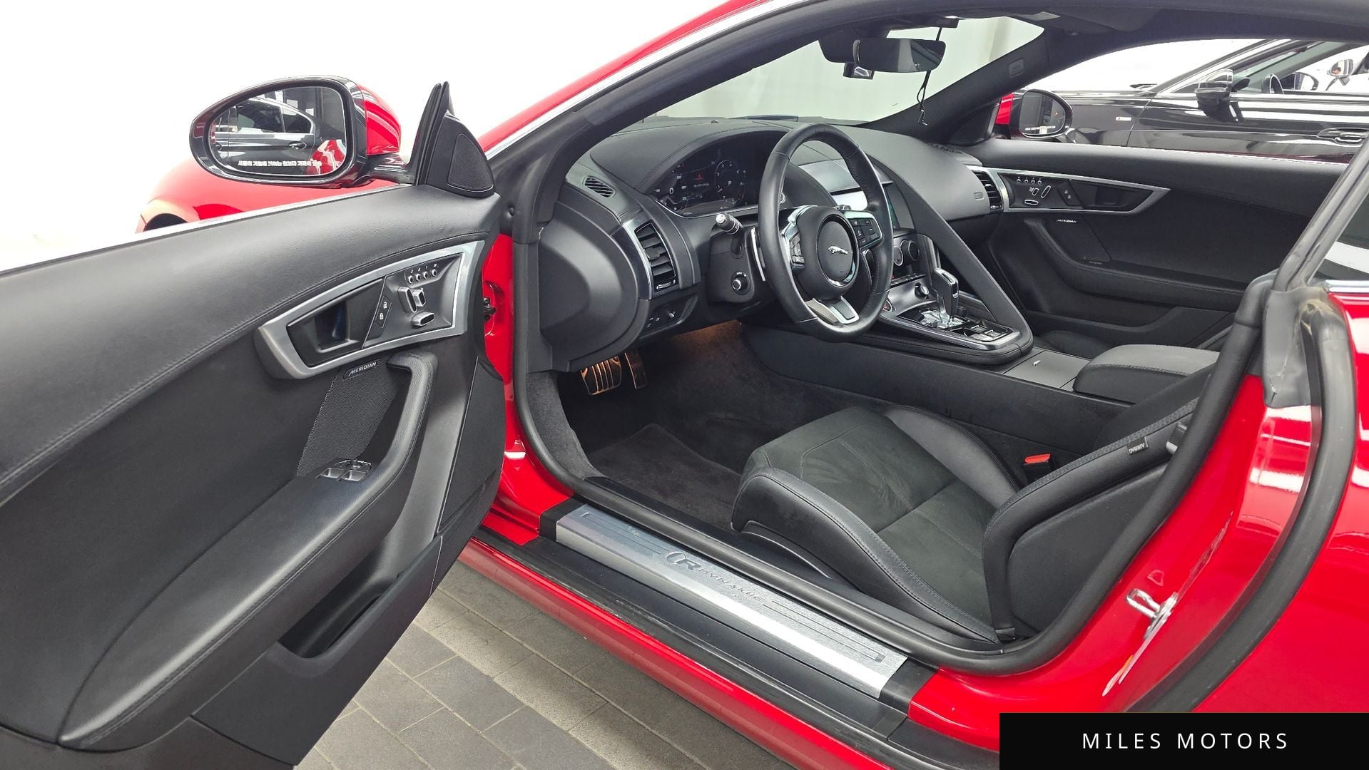 Jaguar F-TYPE 2021 — миниатюра 13