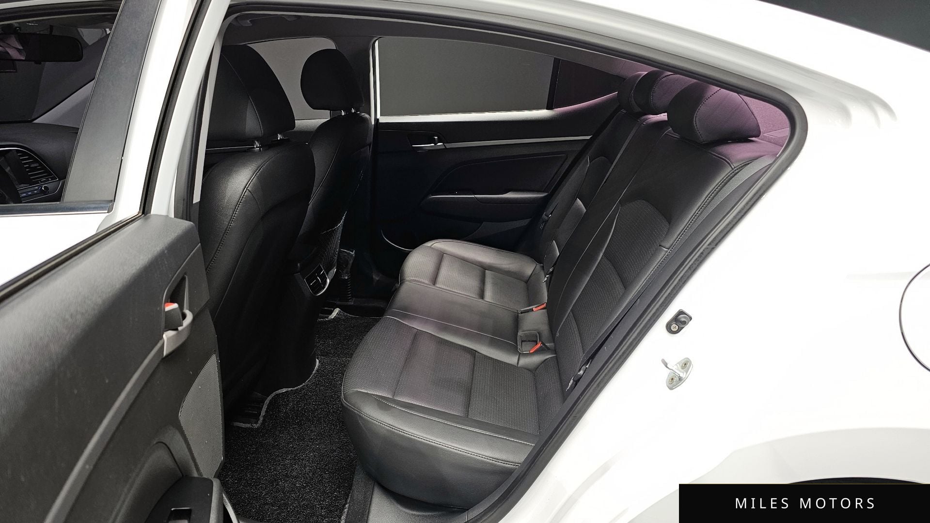 Hyundai AVANTE 2016 — миниатюра 11