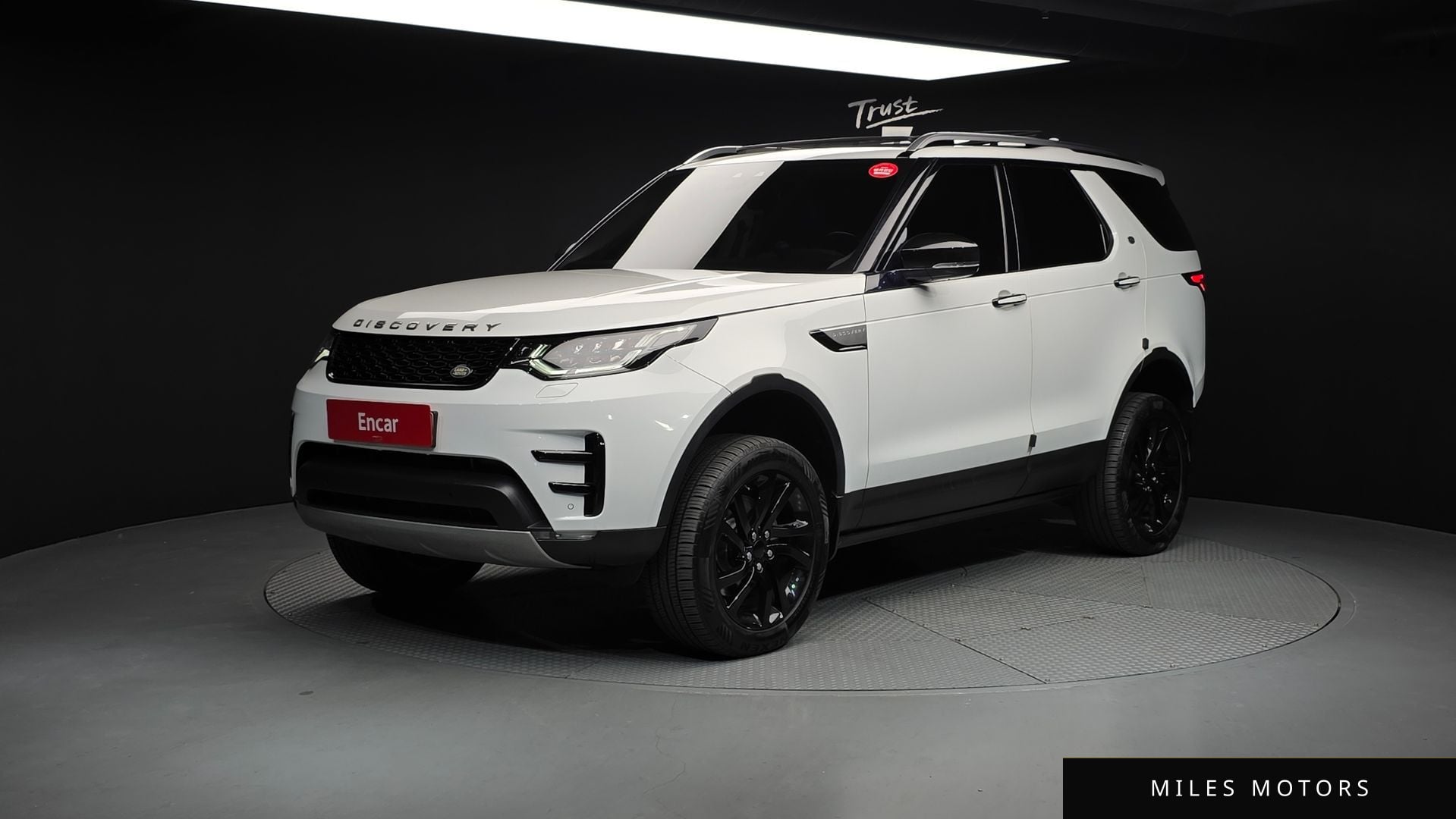 Land Rover Discovery 2017 — фото 1 из 12