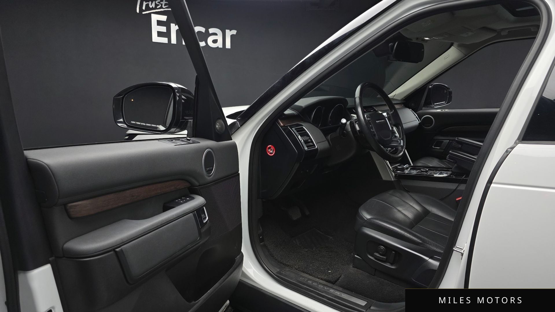 Land Rover Discovery 2017 — миниатюра 10