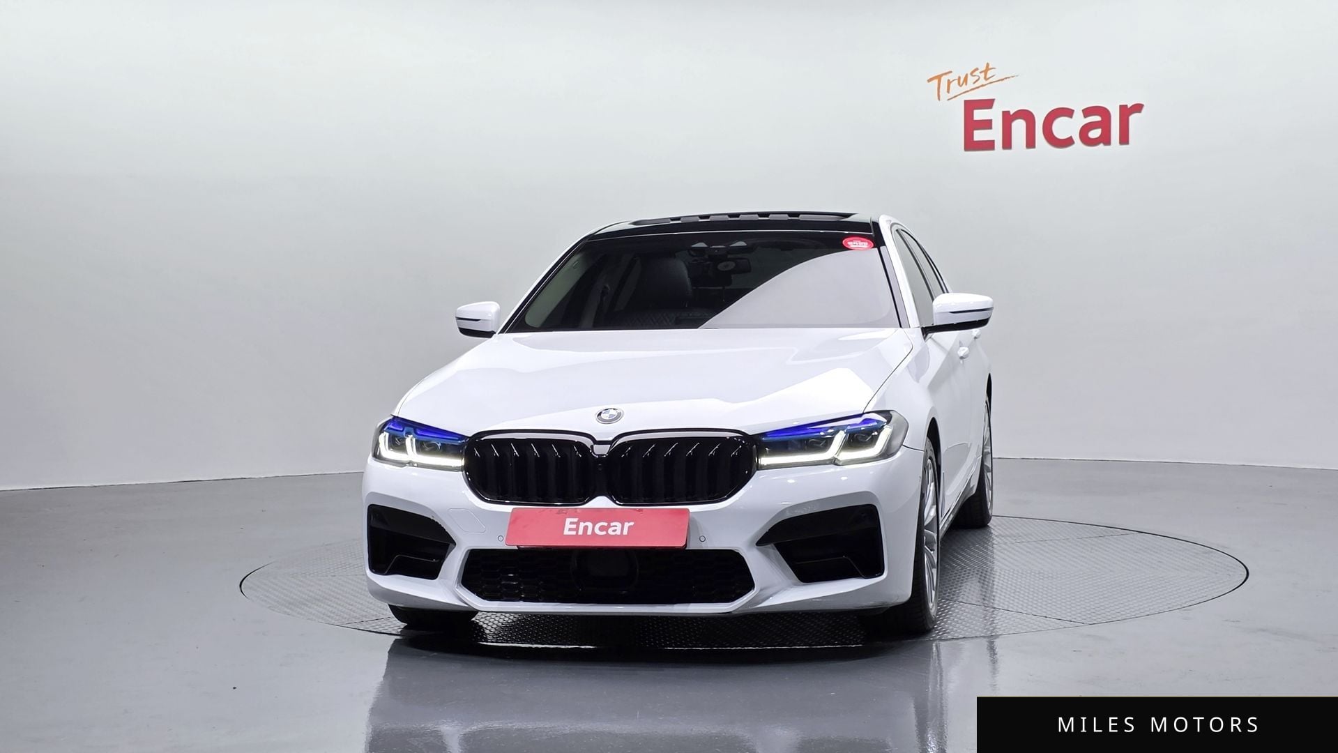 BMW 5 Series (G30) 2019 — миниатюра 3