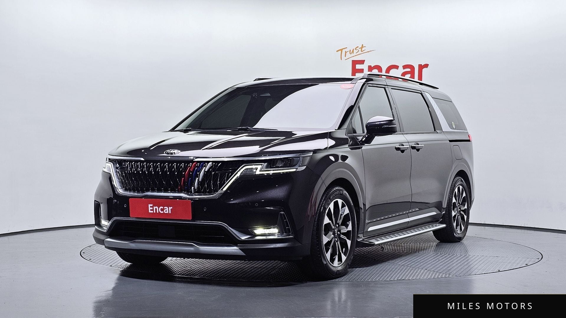 Kia Carnival 2021 — фото 1 из 12