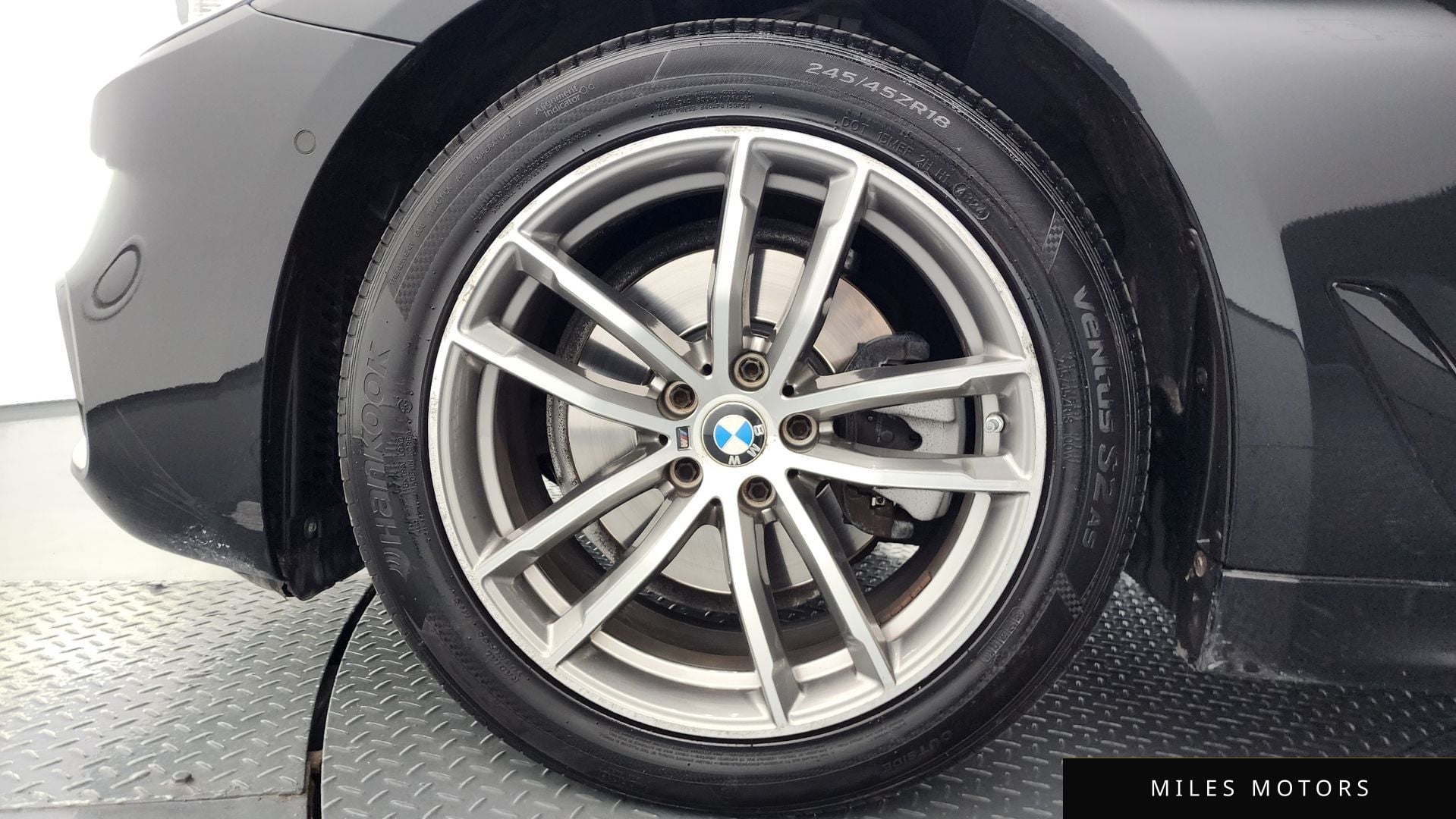 BMW 5 Series (G30) 2017 — миниатюра 5