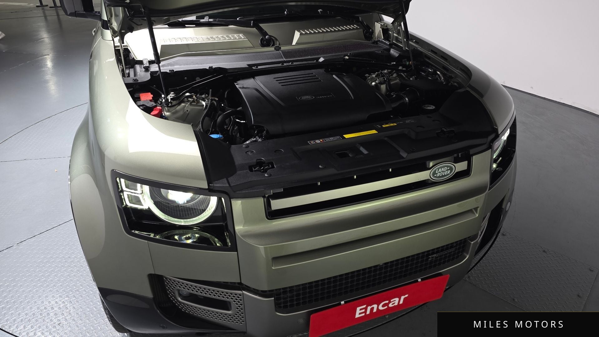 Land Rover Defender 2023 — миниатюра 5
