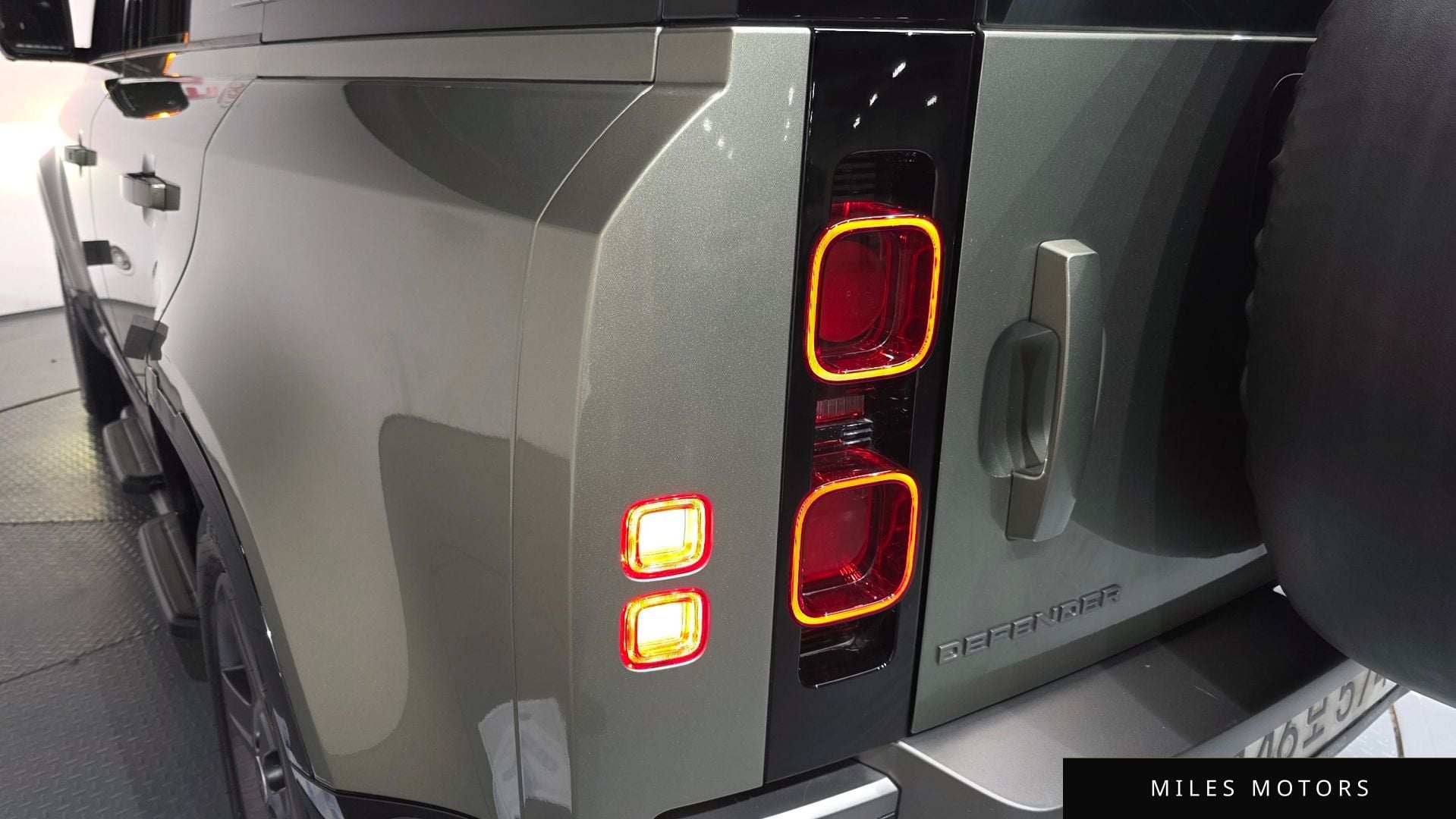 Land Rover Defender 2023 — миниатюра 8