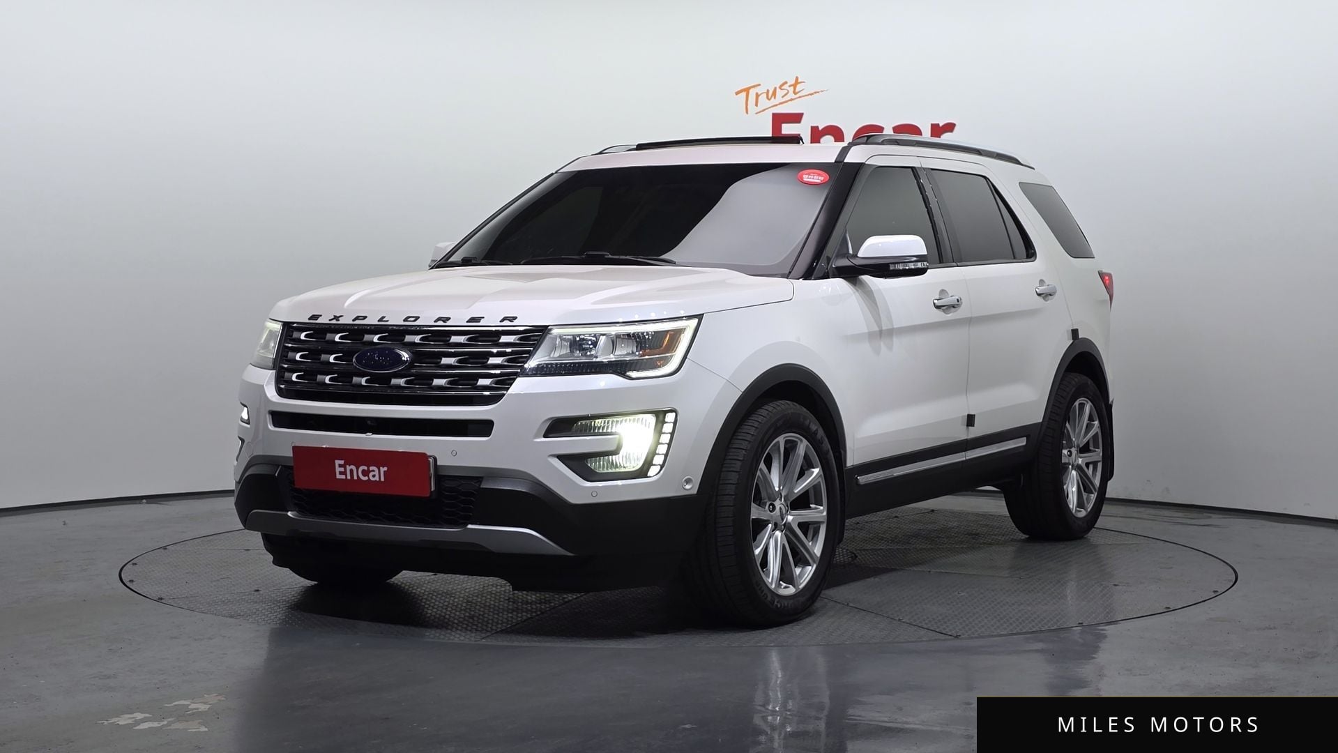 Ford Explorer 2016 — фото 1 из 12