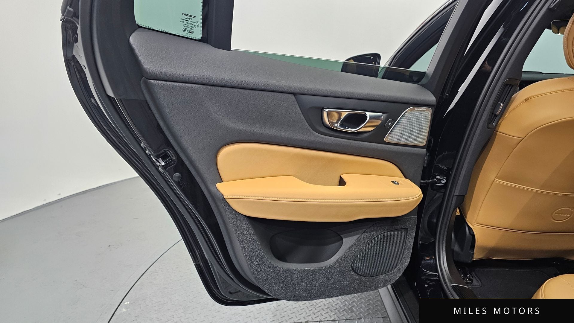 Volvo V60 크로스컨트리 2025 — миниатюра 15