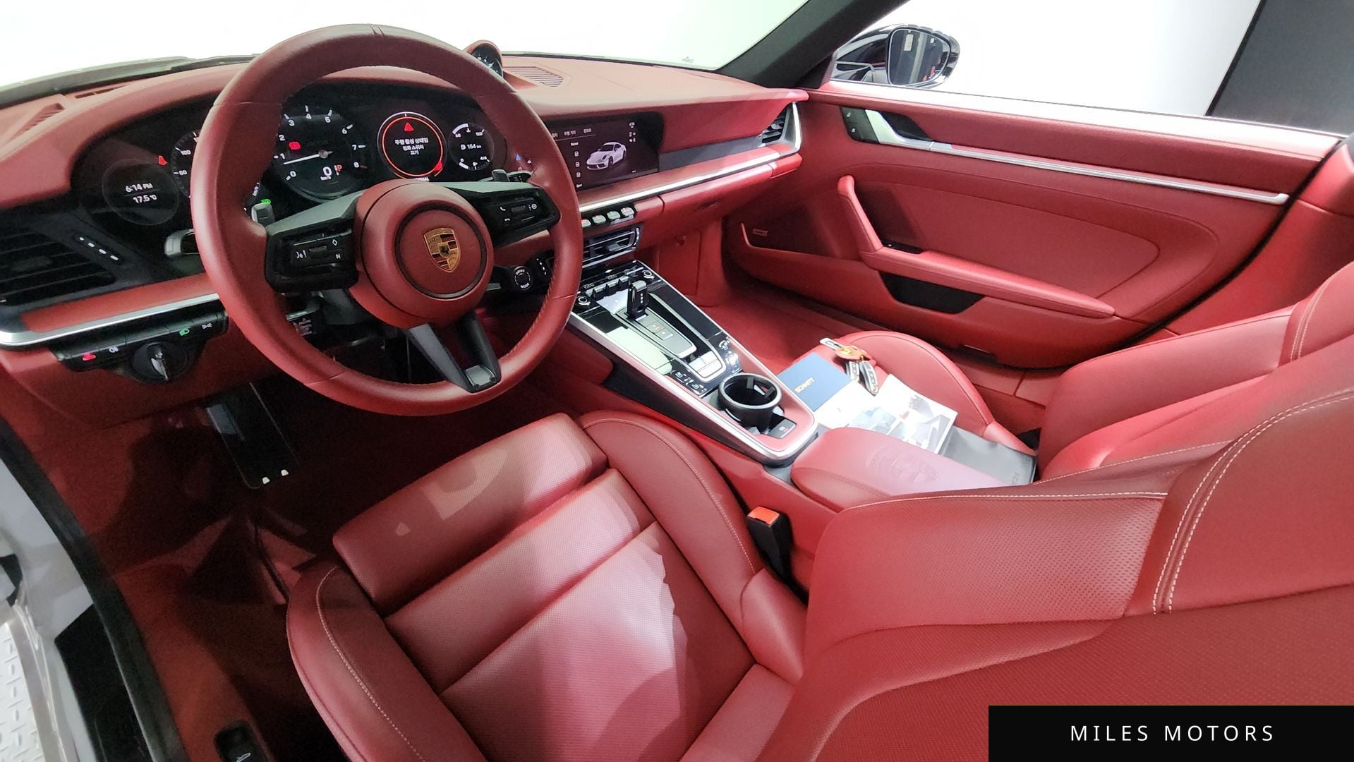 Porsche 911 (992) 2023 — миниатюра 10