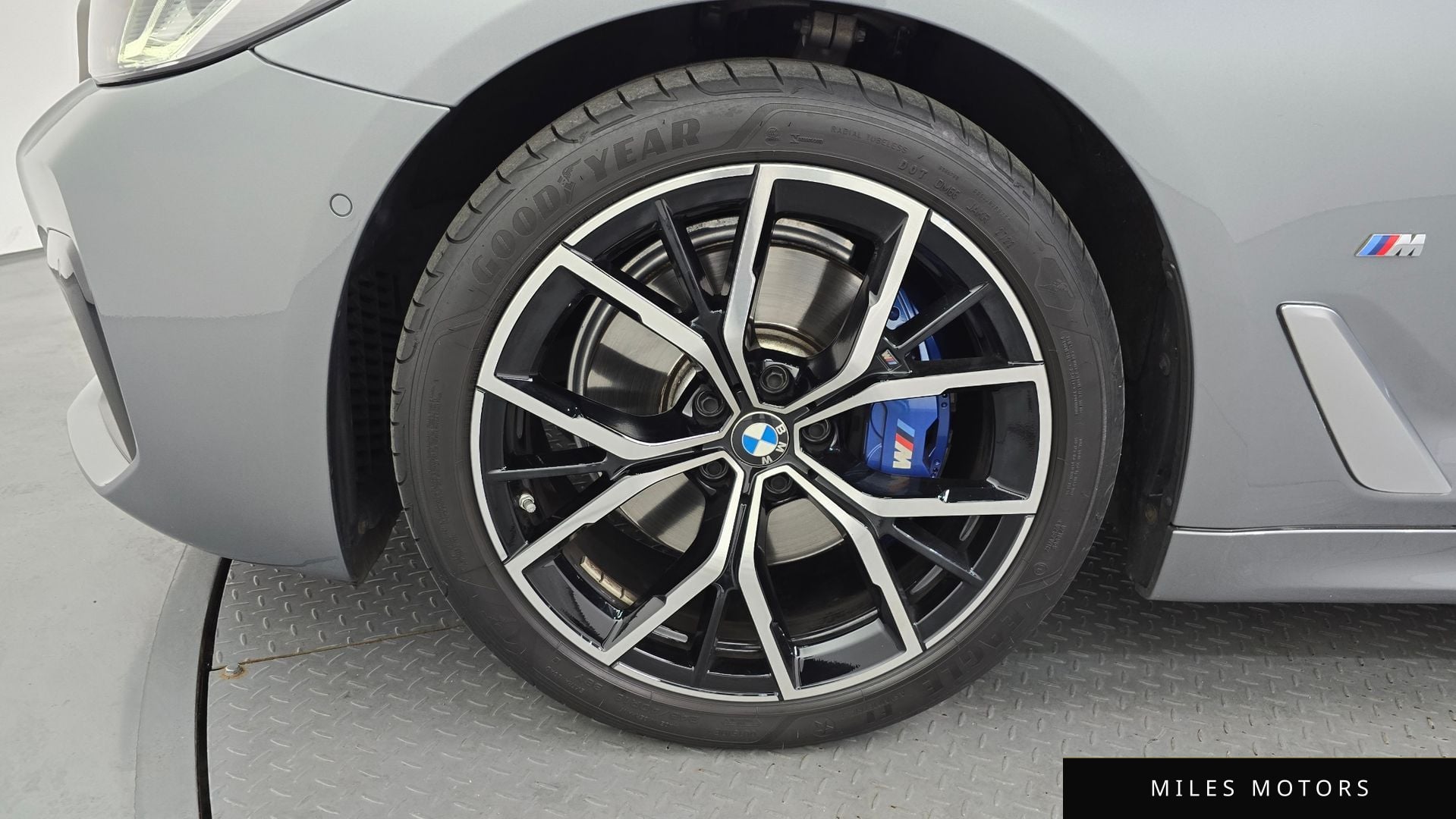 BMW 5 Series (G30) 2023 — миниатюра 5