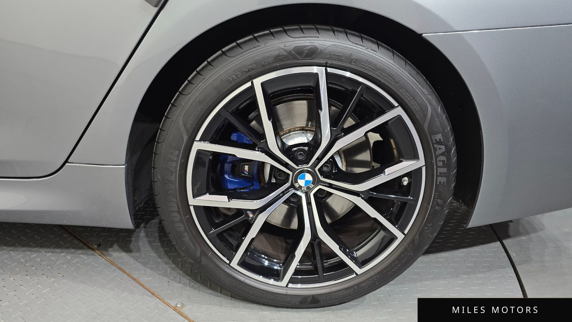 BMW 5 Series (G30) 2023 — миниатюра 7