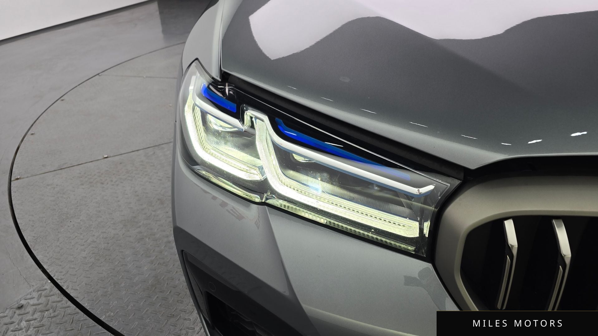 BMW 5 Series (G30) 2023 — миниатюра 8