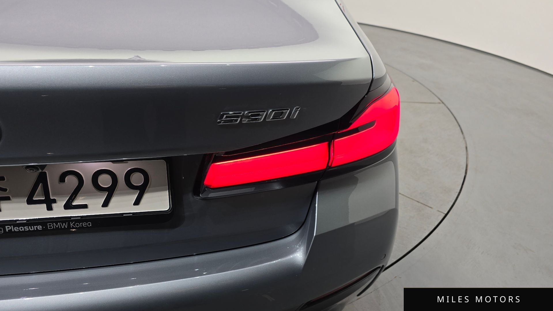 BMW 5 Series (G30) 2023 — миниатюра 9