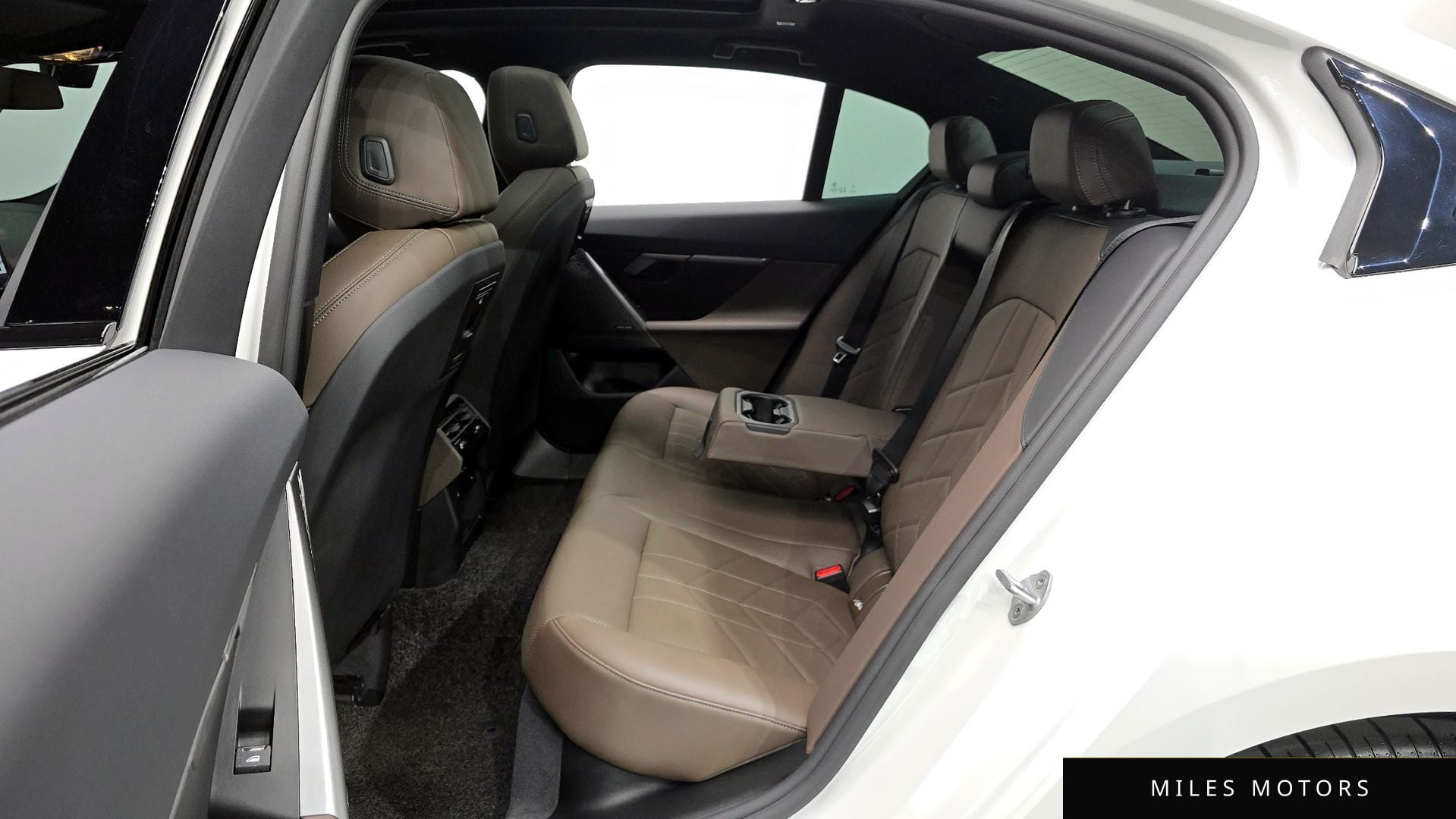 BMW 5 Series (G60) 2025 — миниатюра 18