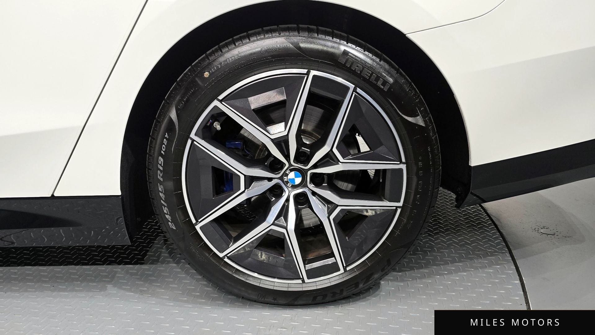 BMW 5 Series (G60) 2025 — миниатюра 7