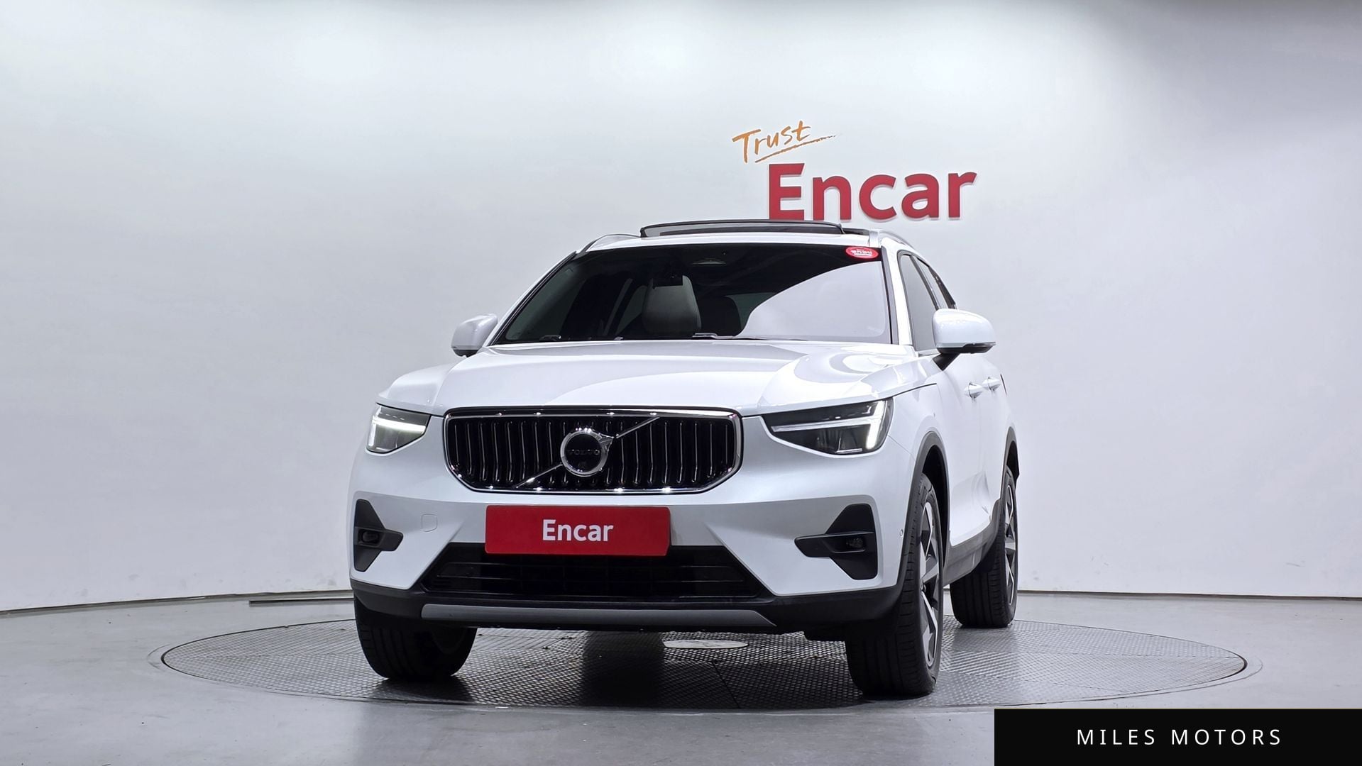 Volvo XC40 2023 — миниатюра 3