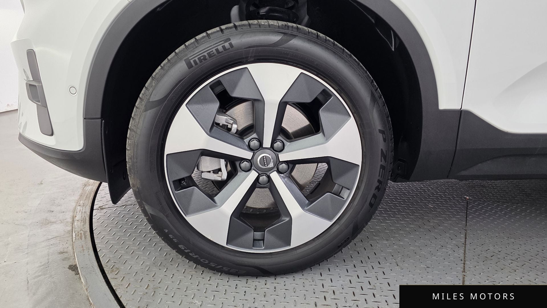 Volvo XC40 2023 — миниатюра 5