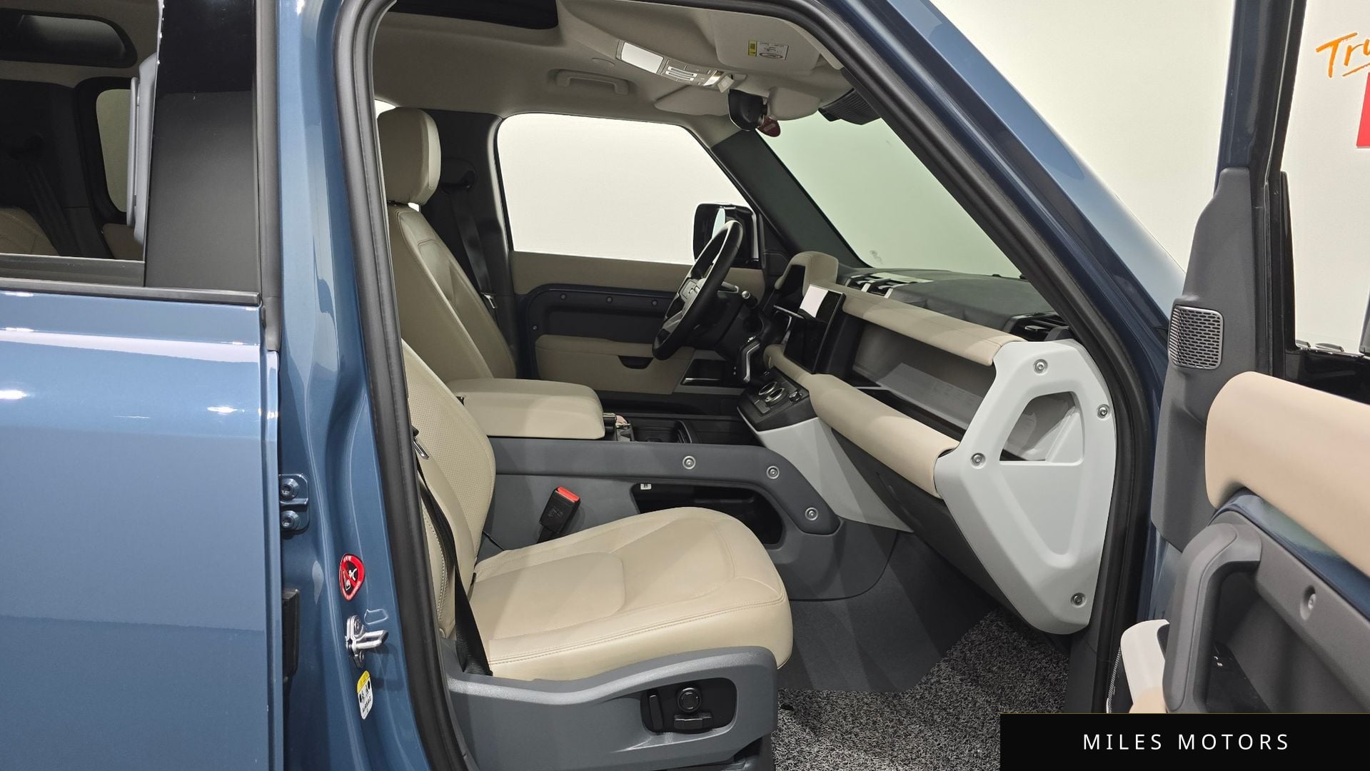 Land Rover Defender 2023 — миниатюра 16