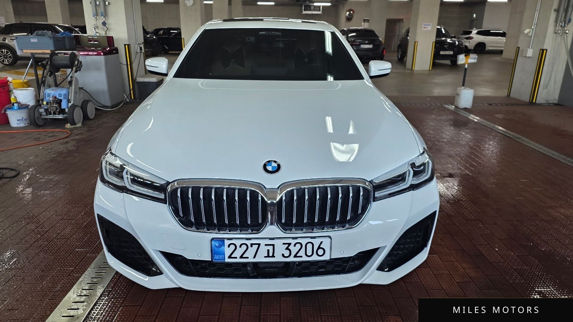 BMW 5 Series (G30) 2023 — миниатюра 3