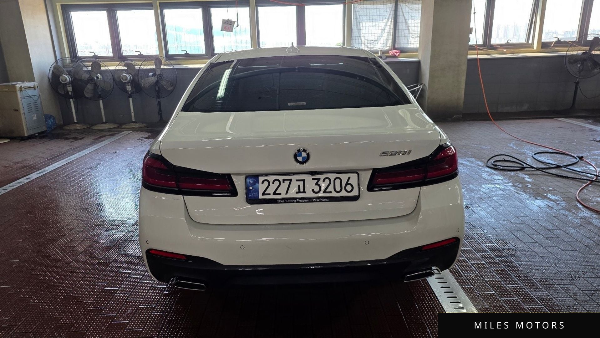 BMW 5 Series (G30) 2023 — миниатюра 4