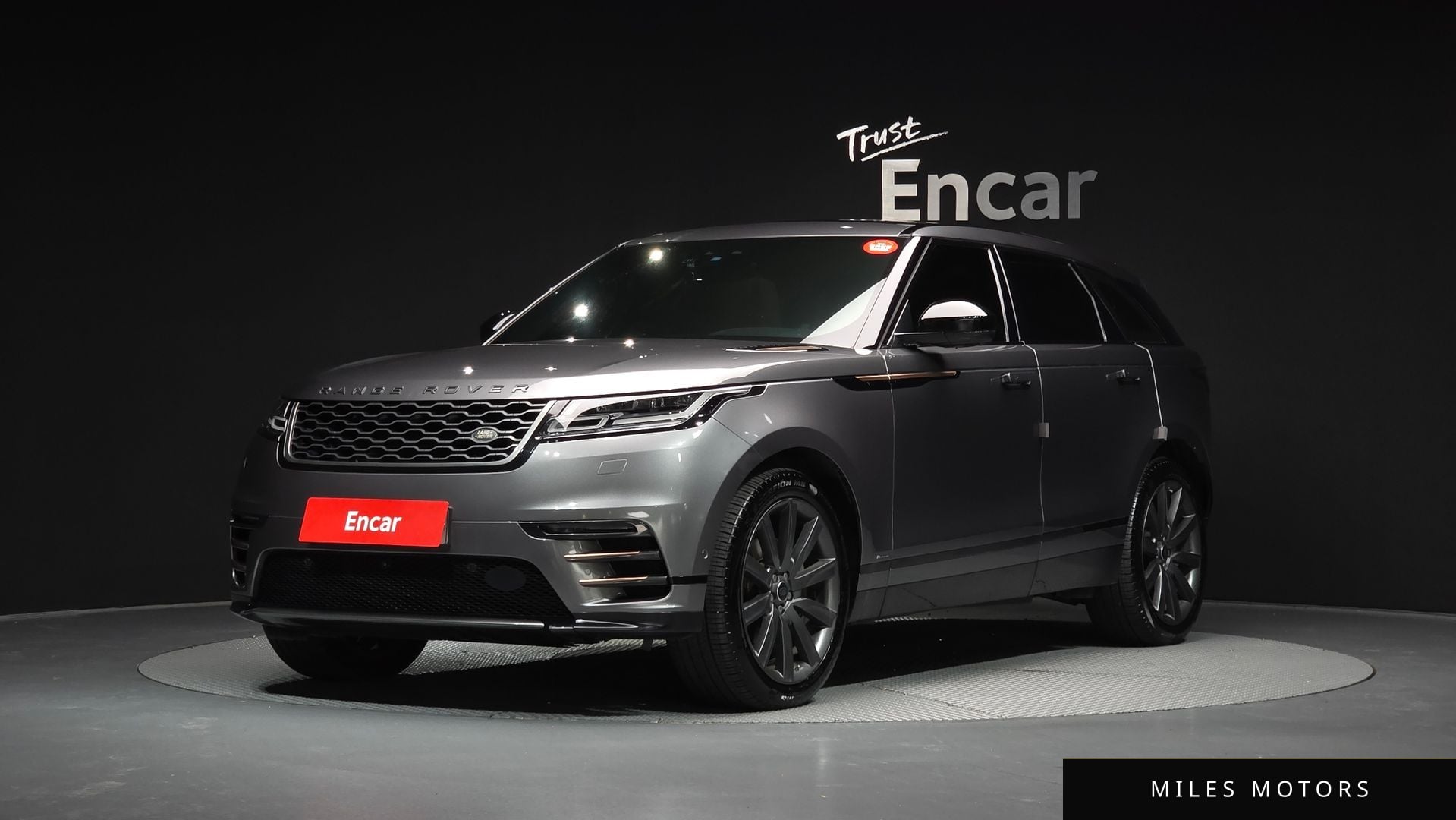 Land Rover Range Rover Velar 2018 — фото 1 из 12