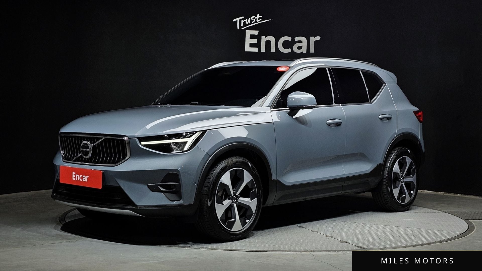 Volvo XC40 2023 — фото 1 из 12
