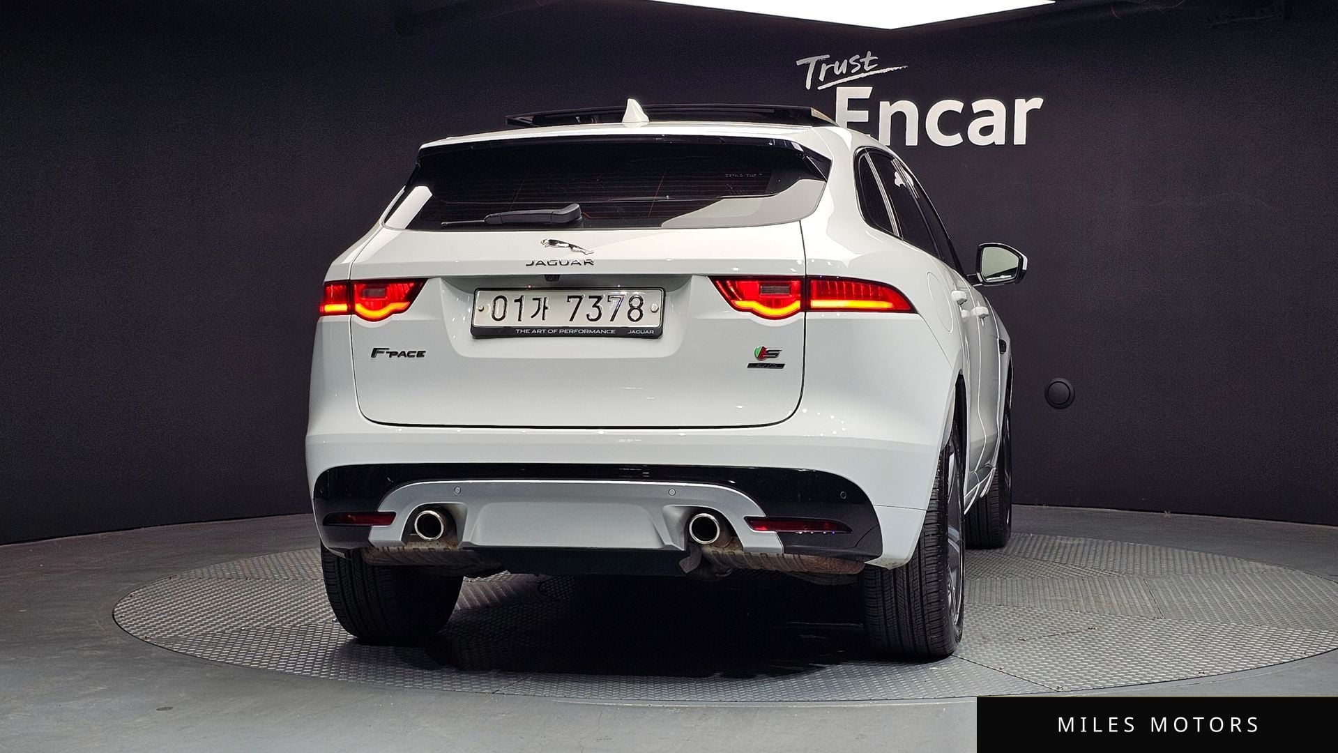 Jaguar F-PACE 2017 — миниатюра 2