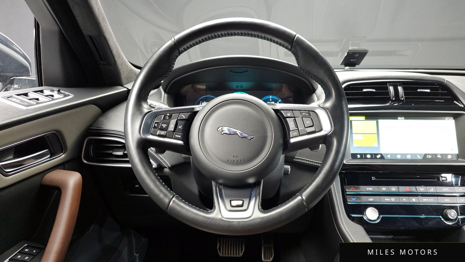Jaguar F-PACE 2017 — миниатюра 12