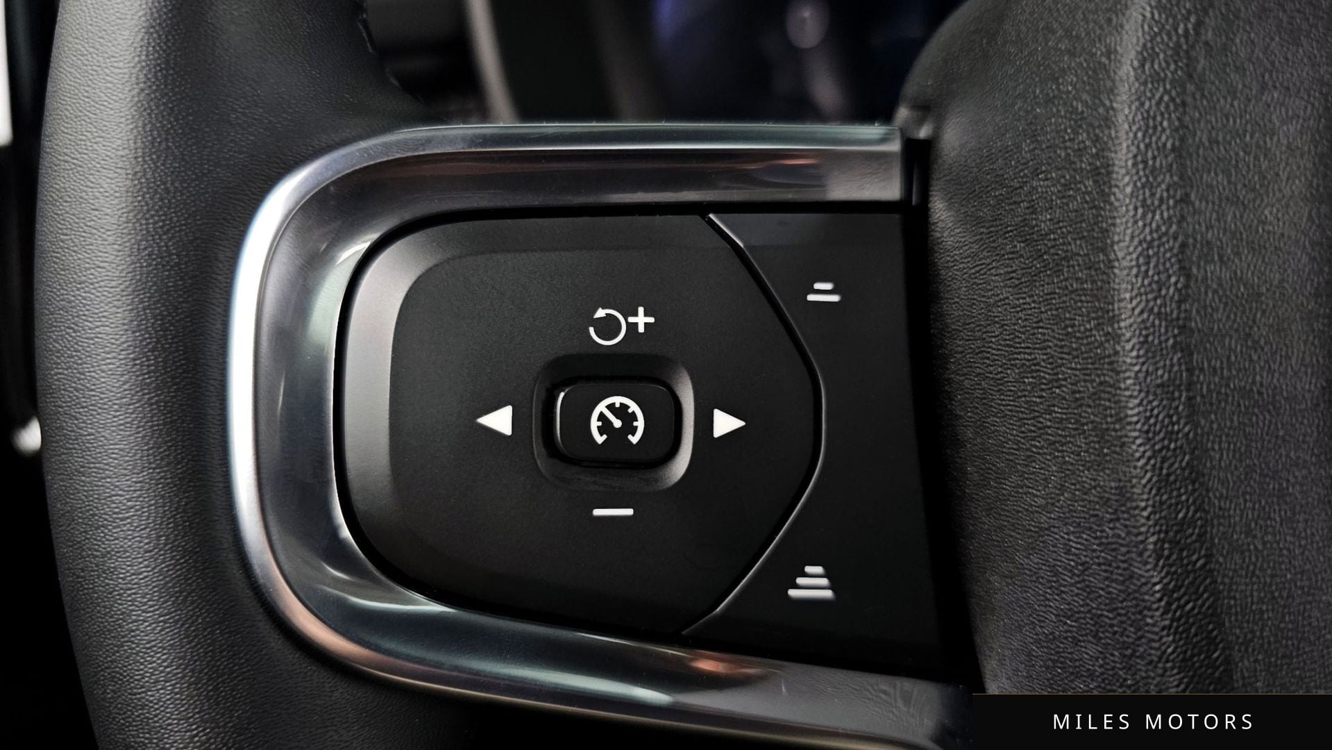 Volvo XC40 2025 — миниатюра 17