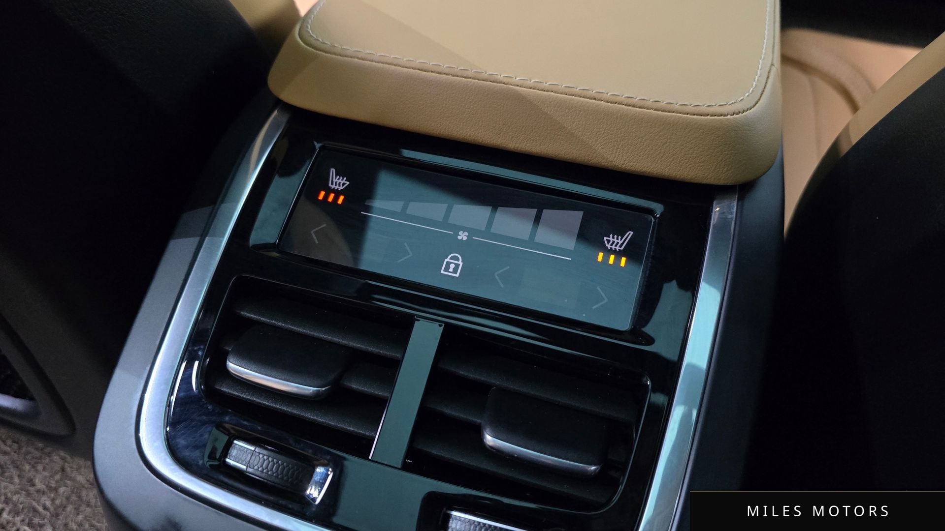 Volvo XC90 2024 — миниатюра 27