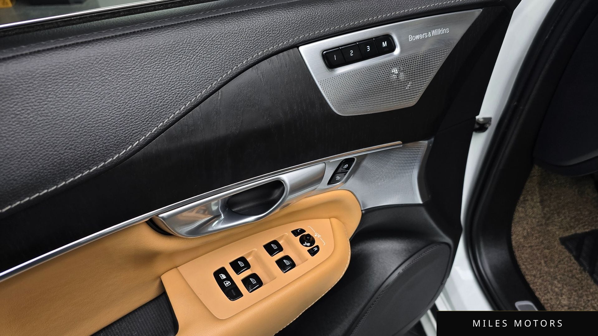Volvo XC90 2024 — миниатюра 30