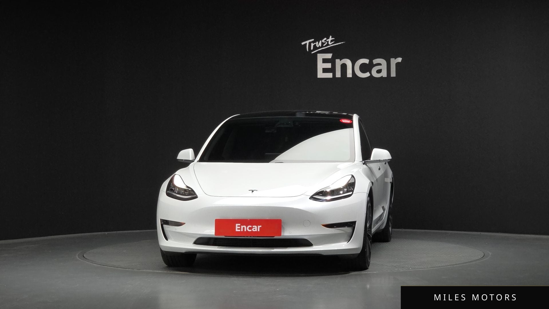 Tesla Model 3 2020 — миниатюра 3