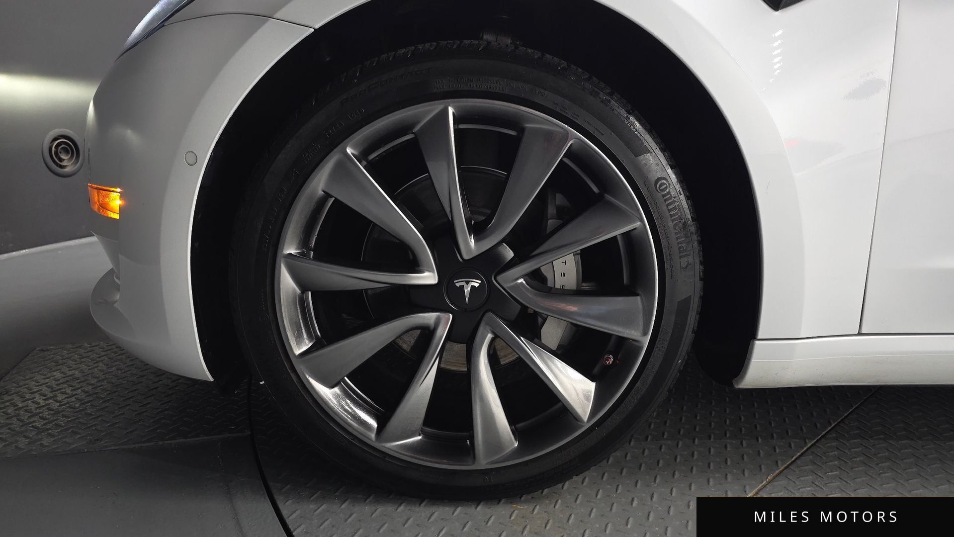 Tesla Model 3 2020 — миниатюра 5