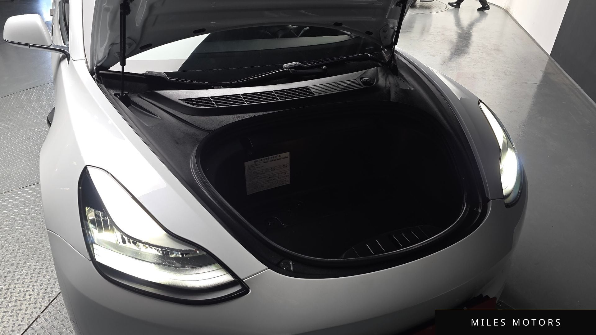 Tesla Model 3 2020 — миниатюра 6