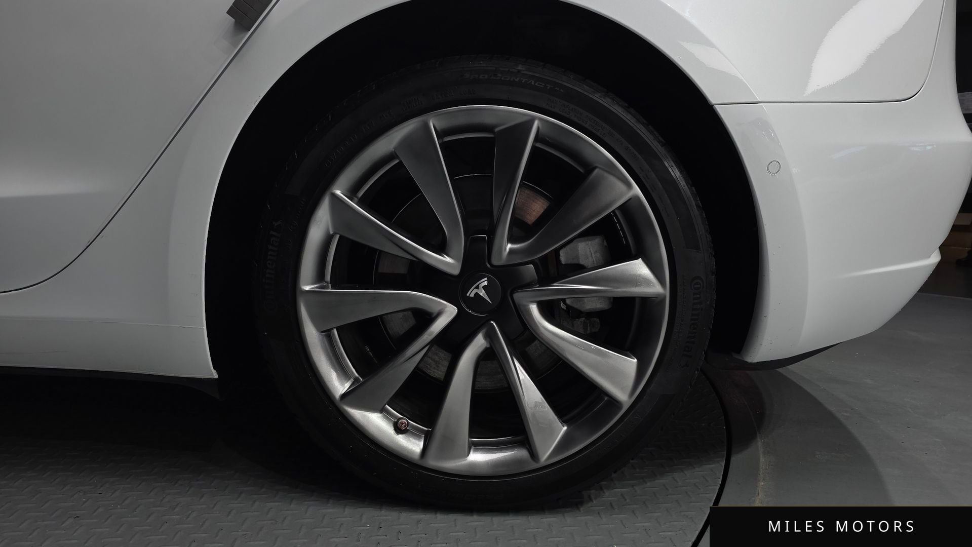 Tesla Model 3 2020 — миниатюра 7