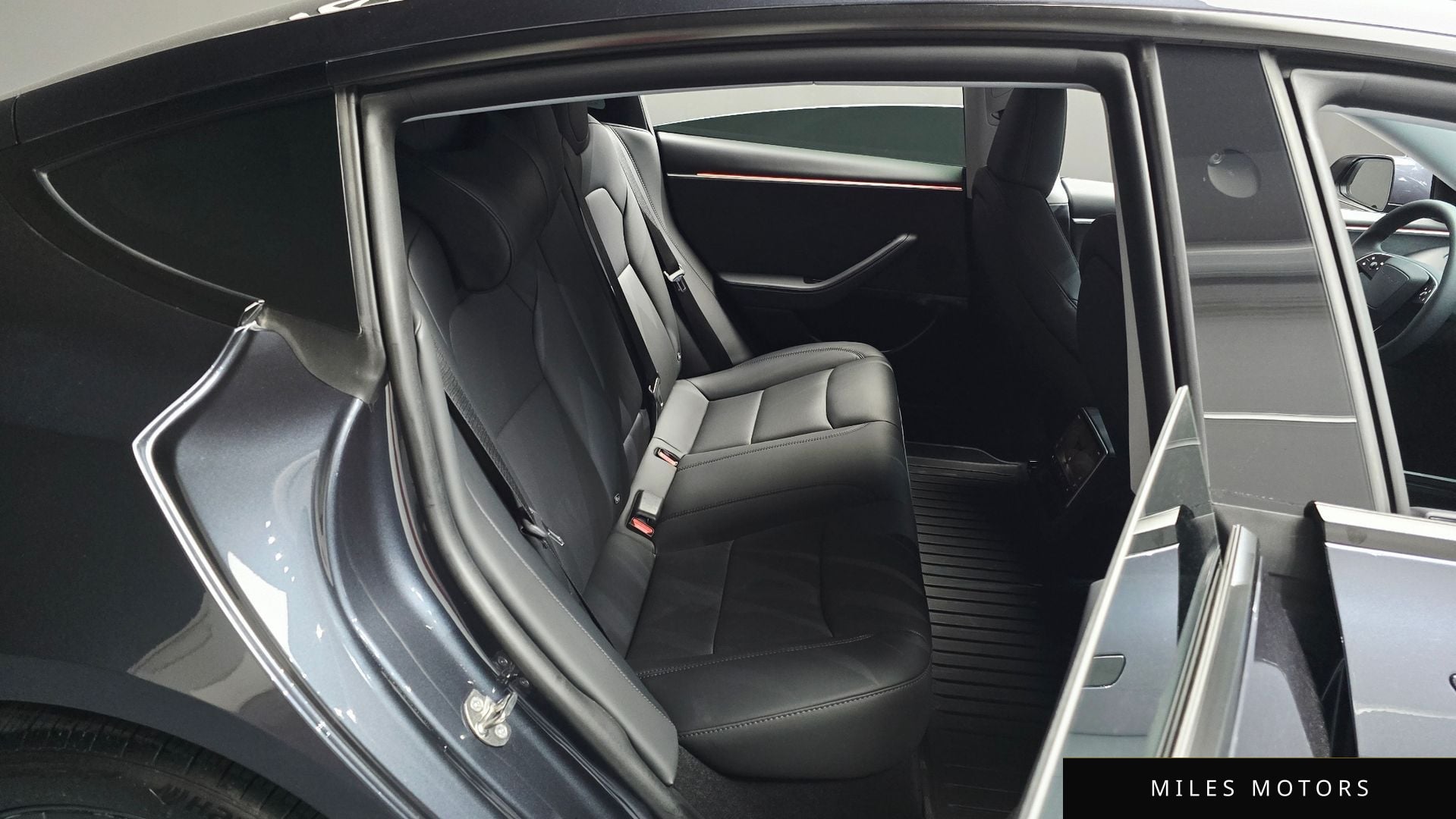 Tesla 모델 3 2024 — миниатюра 16