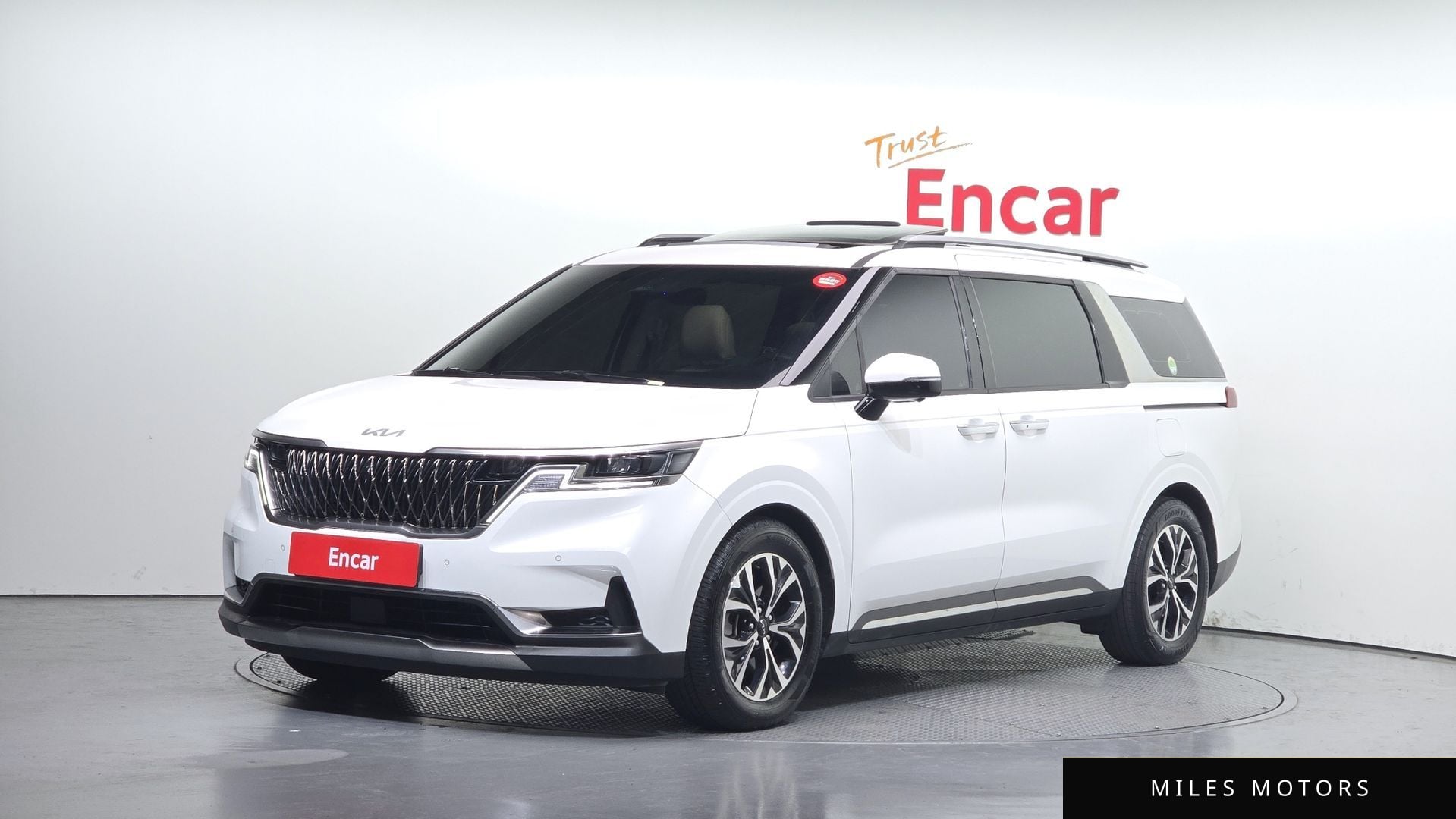 Kia Carnival 2022 — фото 1 из 12