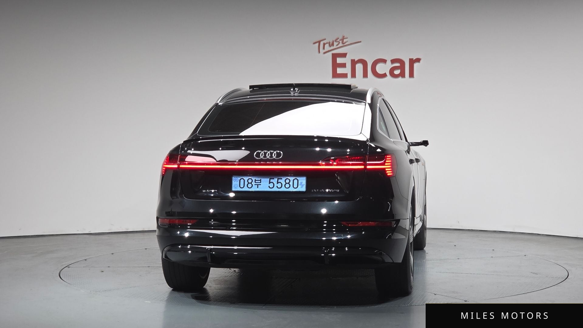 Audi e-tron 2023 — миниатюра 3