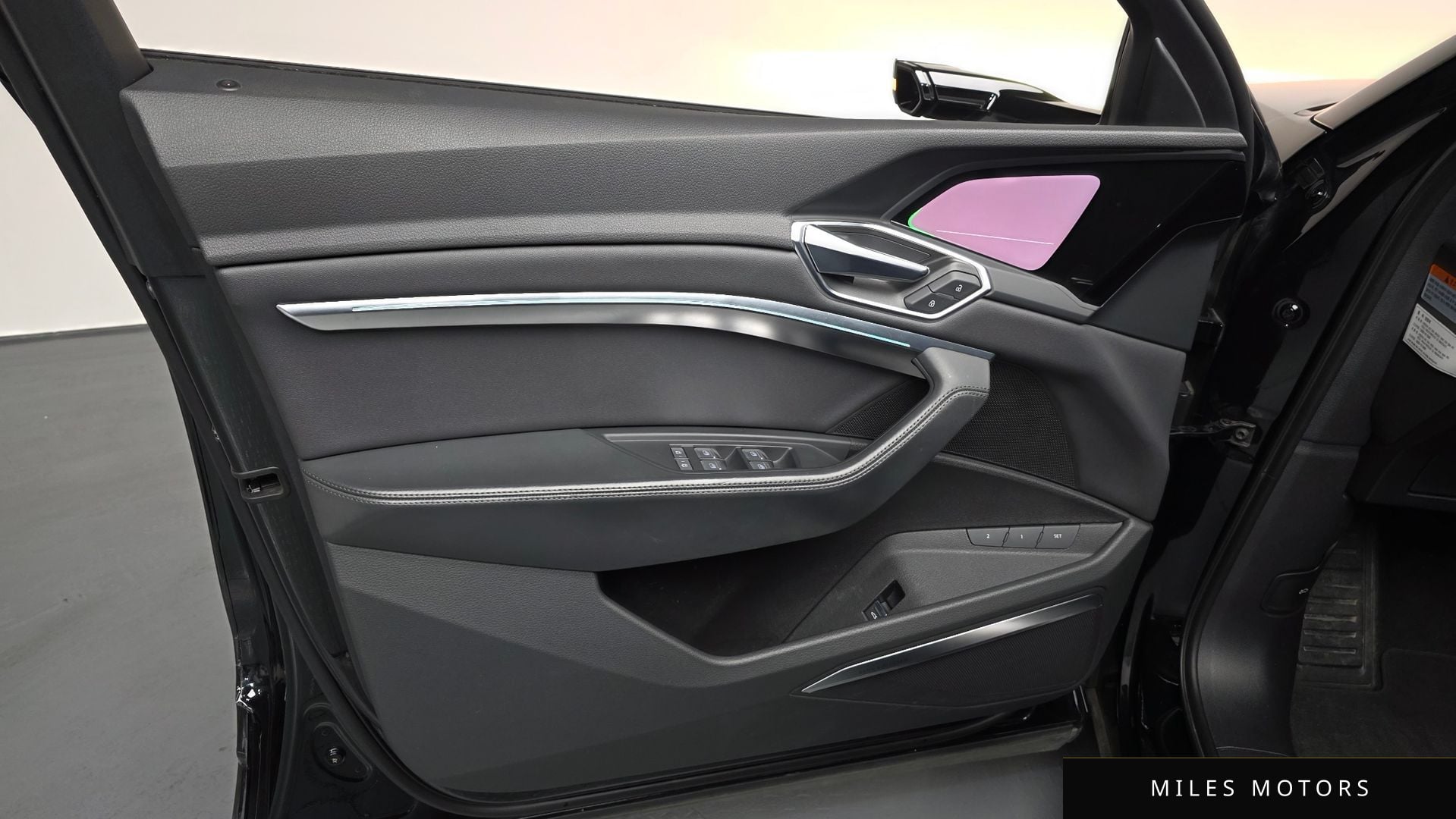 Audi e-tron 2023 — миниатюра 11